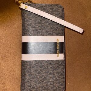 MK Michael Kors Continental Large Sling Wallet Brown Espresso Cream Blush Pink